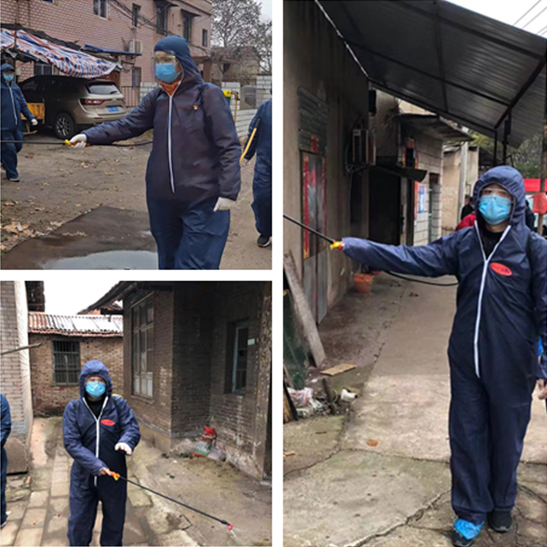 周原和吳慶同其他隊員一起開展社區(qū)衛(wèi)生消毒工作.png 周原和吳慶同其他隊員一起開展社區(qū)衛(wèi)生消毒工作.png